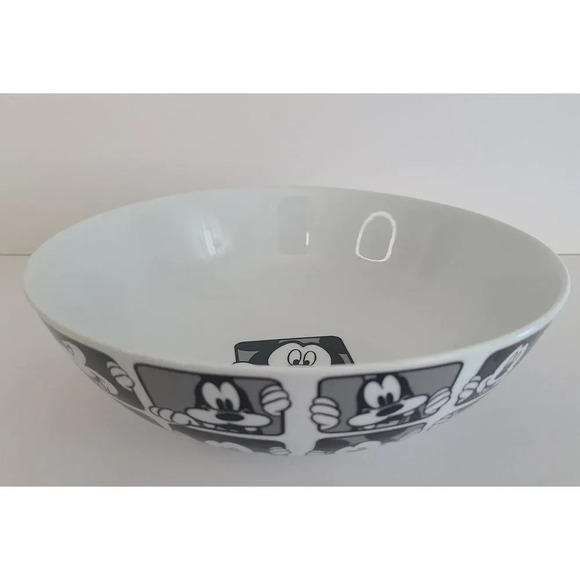 Black And White Disney Mickey Mouse and Goofy Grid 9.5"‎ Serving Bowl - Picture 3 of 6